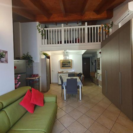Dimora Chiaretta Appartement Caronno Pertusella Buitenkant foto