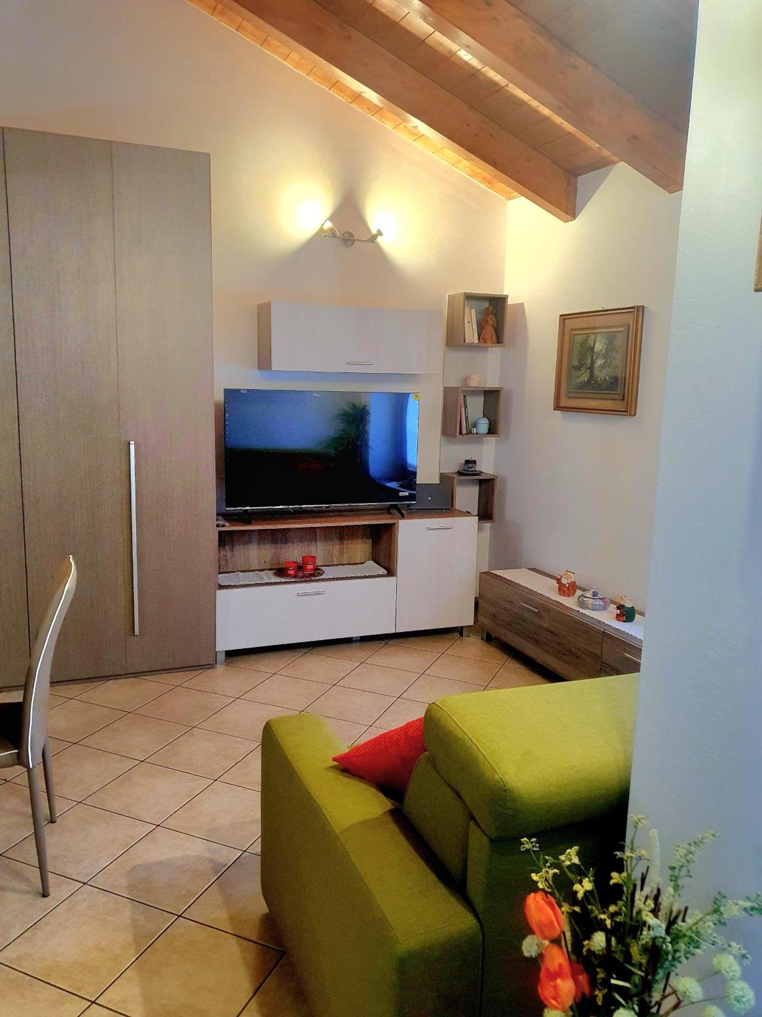 Dimora Chiaretta Appartement Caronno Pertusella Buitenkant foto