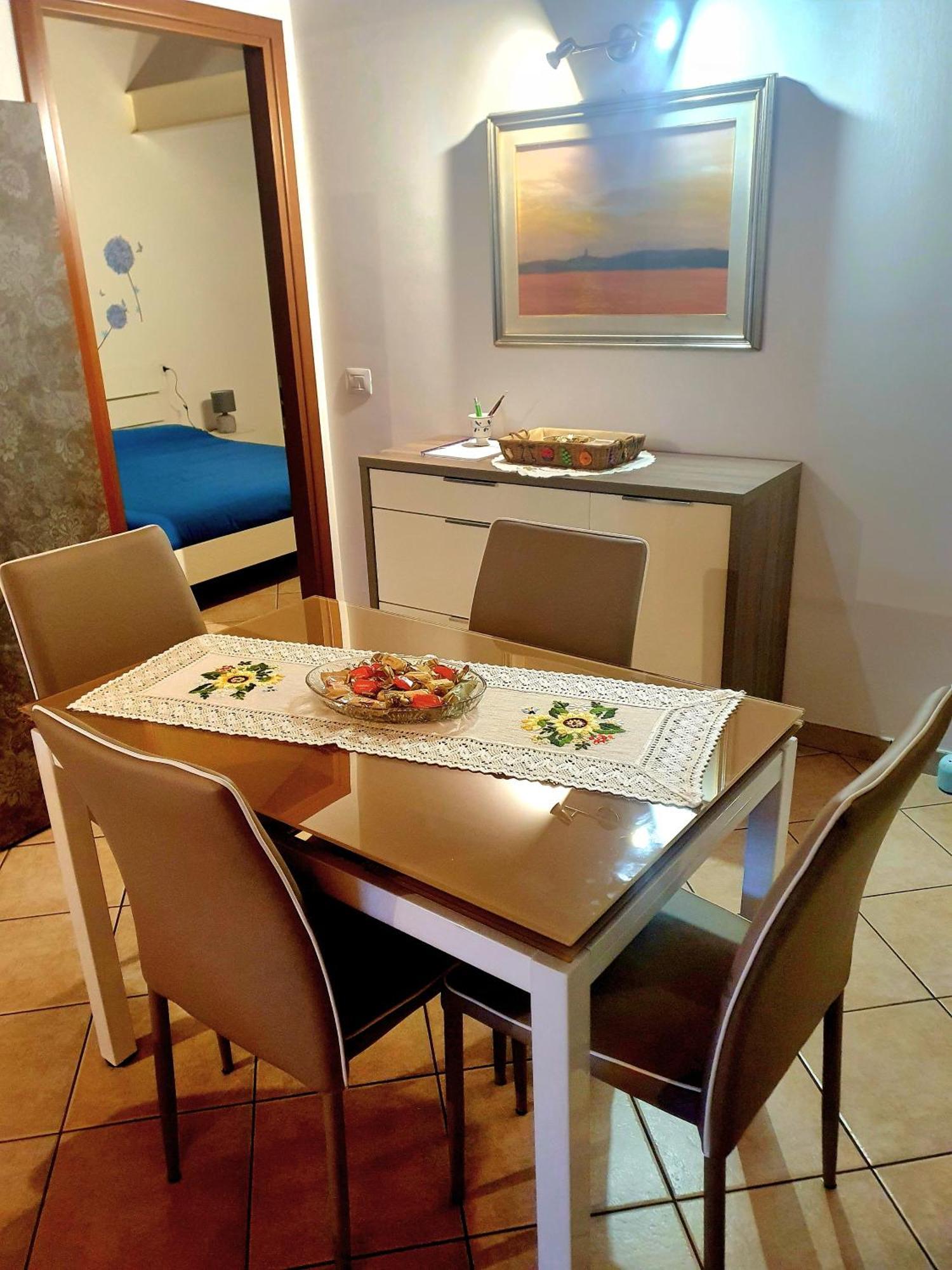 Dimora Chiaretta Appartement Caronno Pertusella Buitenkant foto
